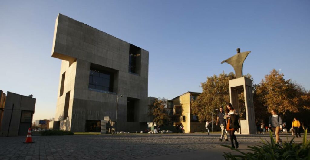 Ranking QS 2022: la UC ocupa el primer lugar en empleabilidad entre las universidades chilenas